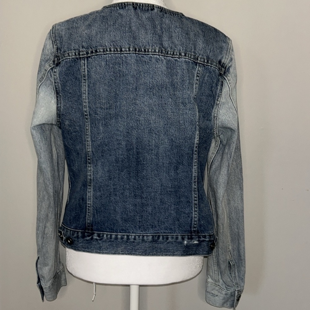 Two by Vince Camuto Two Toned Distressed Jean Jacket Size Small - Picture 5 of 10